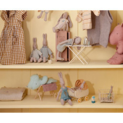 Maileg - Hängselbyxor size 2, broderad morot.