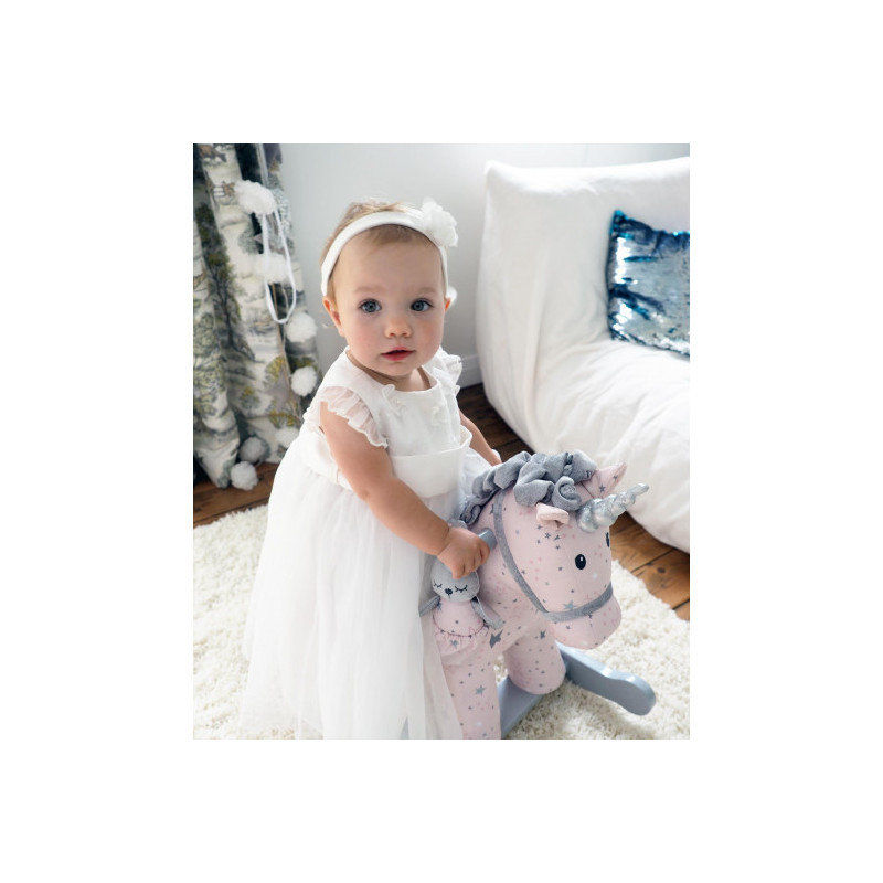 Little Bird Told Me - Celeste & Fae, gungande enhörning